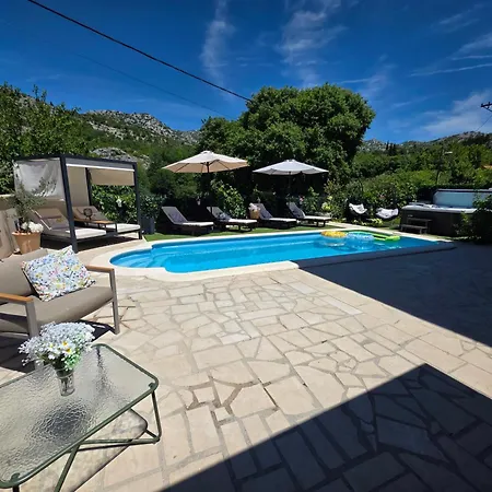 Luxury Ivona Pool, Jacuzzi, Sauna & Privacy * Oslje