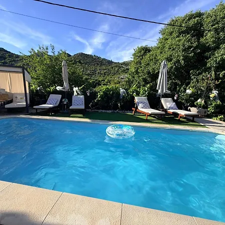 Luxury Ivona Pool, Jacuzzi, Sauna & Privacy * Oslje
