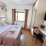 Villa Ivona With Swimming Pool And Jacuzzi Oslje