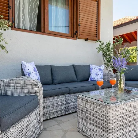 Luxury Ivona Pool, Jacuzzi, Sauna & Privacy * Oslje