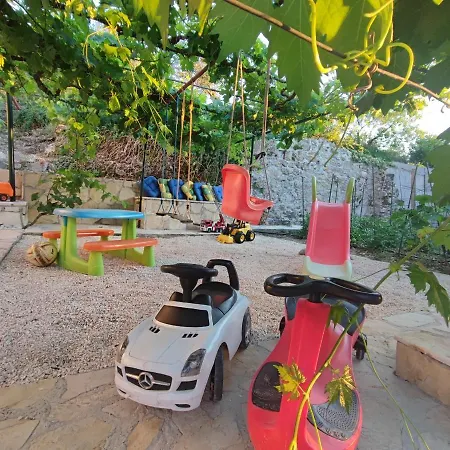 فيلة Ivona With Swimming Pool And Jacuzzi Oslje