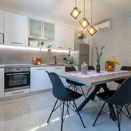 Ivona With Swimming Pool And Jacuzzi * Oslje