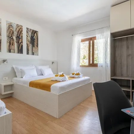 Villa Ivona With Swimming Pool And Jacuzzi *