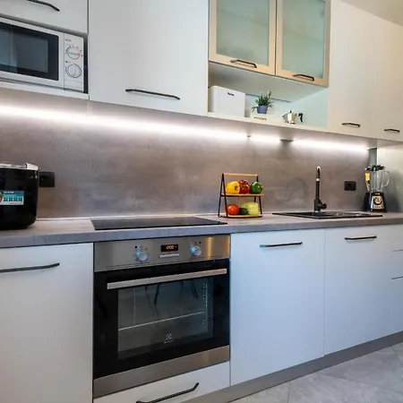 Ivona With Swimming Pool And Jacuzzi Βίλα *