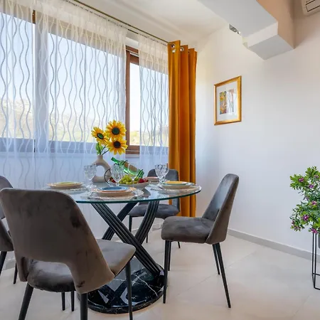 Βίλα Ivona With Swimming Pool And Jacuzzi Oslje