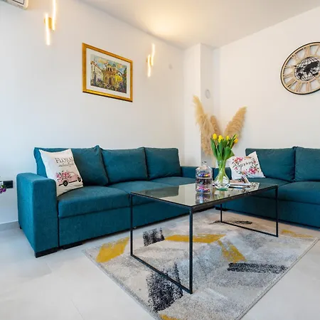 Ivona With Swimming Pool And Jacuzzi Villa