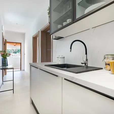 Luxury Ivona Pool, Jacuzzi, Sauna & Privacy * Oslje
