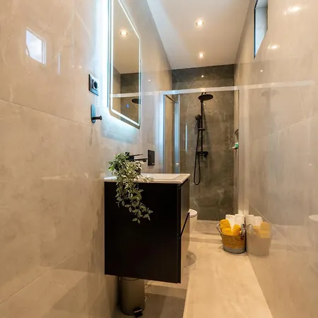 Luxury Ivona Pool, Jacuzzi, Sauna & Privacy Villa Oslje