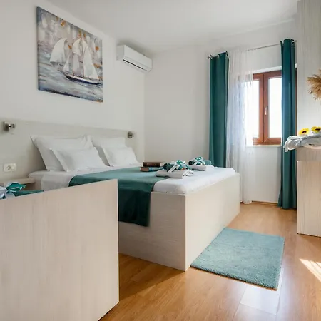 Luxury Ivona Pool, Jacuzzi, Sauna & Privacy Oslje