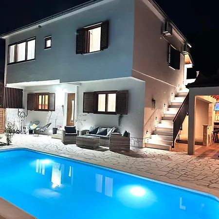 Ivona With Swimming Pool And Jacuzzi * Oslje