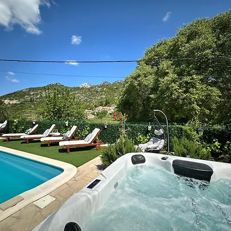 Ivona With Swimming Pool And Jacuzzi فيلة