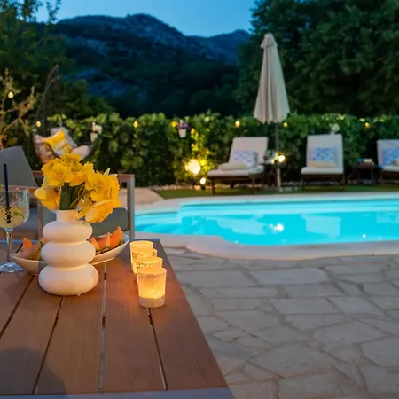 Βίλα Ivona With Swimming Pool And Jacuzzi