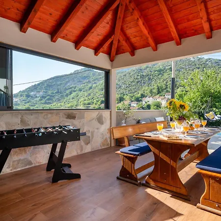 Luxury Ivona Pool, Jacuzzi, Sauna & Privacy Villa Oslje