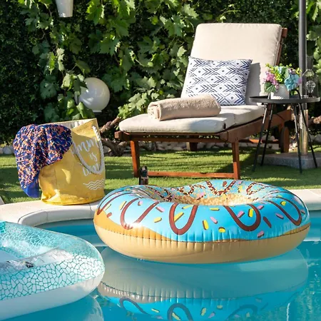 Ivona With Swimming Pool And Jacuzzi Oslje