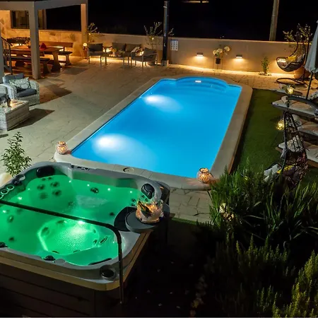 Luxury Ivona Pool, Jacuzzi, Sauna & Privacy Villa