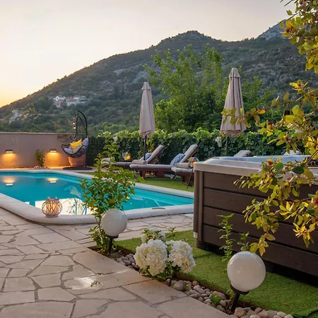 Βίλα Ivona With Swimming Pool And Jacuzzi