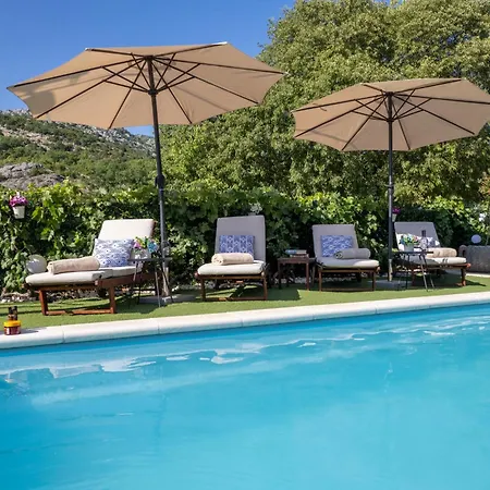 Ivona With Swimming Pool And Jacuzzi Βίλα *