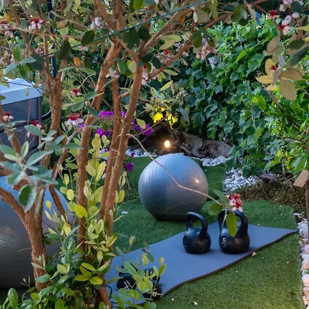 Luxury Ivona Pool, Jacuzzi, Sauna & Privacy