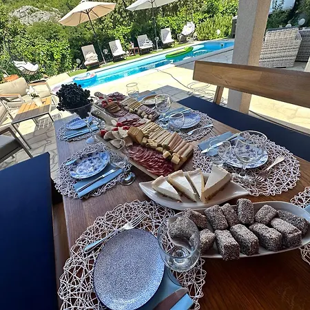 Ivona With Swimming Pool And Jacuzzi Βίλα Oslje