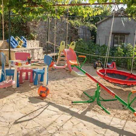 Ivona With Swimming Pool And Jacuzzi Oslje