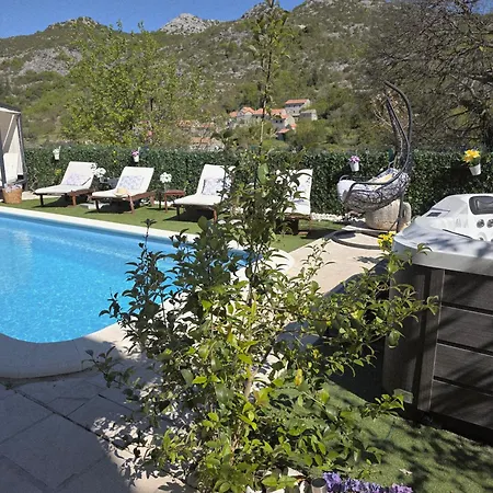 וילה Ivona With Swimming Pool And Jacuzzi