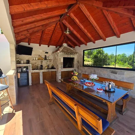 Villa Luxury Ivona Pool, Jacuzzi, Sauna & Privacy Oslje
