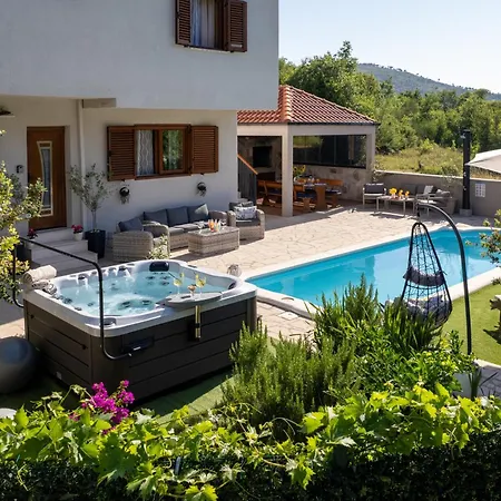Luxury Ivona Pool, Jacuzzi, Sauna & Privacy * Oslje