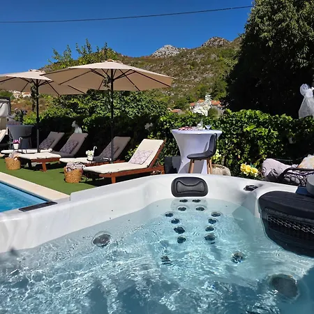 Luxury Ivona Pool, Jacuzzi, Sauna & Privacy Villa *