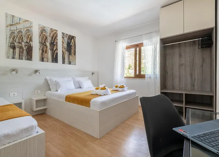 Villa Ivona With Swimming Pool And Jacuzzi *