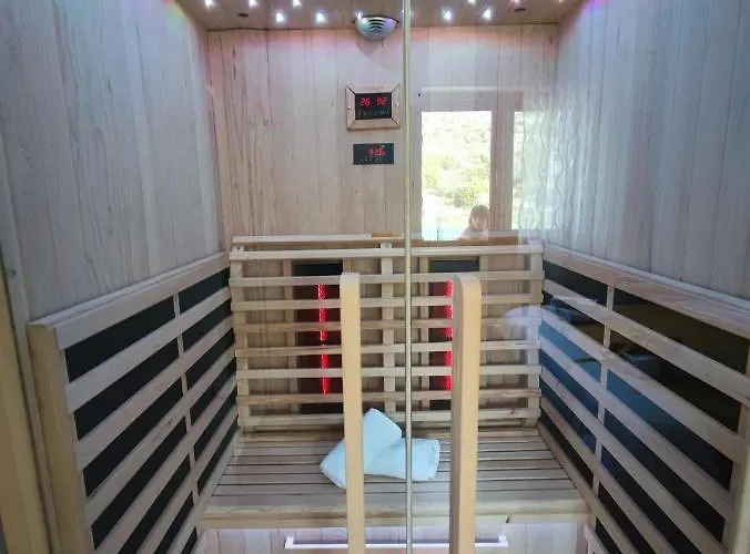 Ivona With Swimming Pool And Jacuzzi