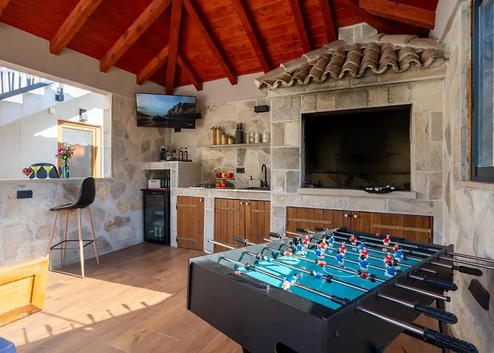 Ivona With Swimming Pool And Jacuzzi Villa *