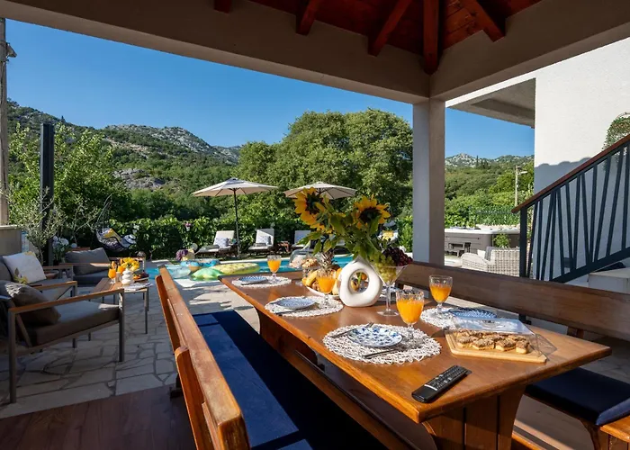 Ivona With Swimming Pool And Jacuzzi *