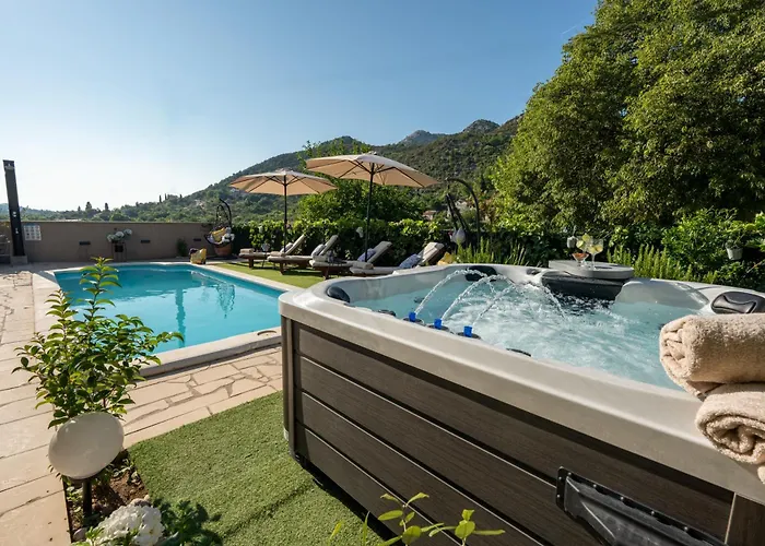 Ivona With Swimming Pool And Jacuzzi