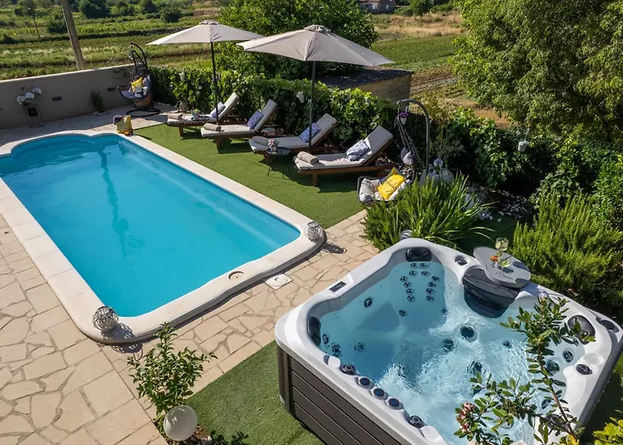 Ivona With Swimming Pool And Jacuzzi Villa